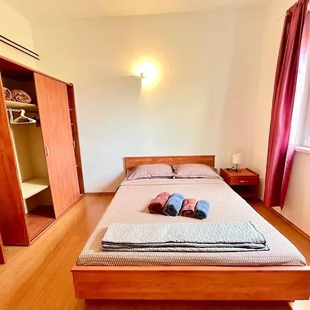 Spacious Apartment In Porec 1 Bedroom Exterior foto