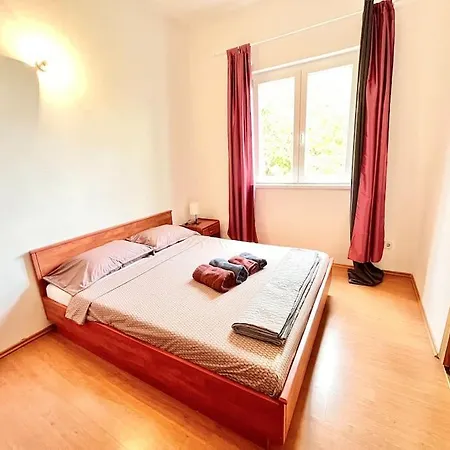 Spacious Apartment In Porec 1 Bedroom Exterior foto