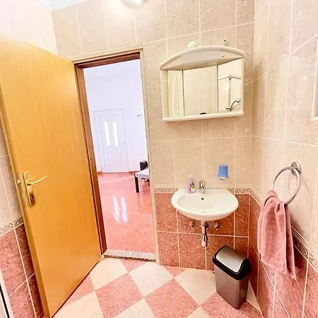 Spacious Apartment In Porec 1 Bedroom Exterior foto