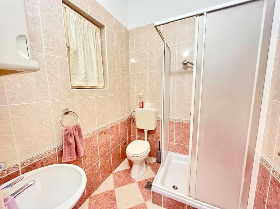 Spacious In 1 Bedroom *